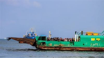 مصدر بمرفق معديات بورسعيد: شخص القي بنفسه في المجري الملاحي لقناة السويس