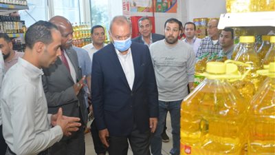 محافظ القليوبية يتابع مُبادرة خفض السلع بمدينتي كفر شكر وطوخ