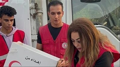 نهال عنبر تتطوع في الهلال الأحمر لدعم غزة 