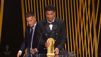 عاجل.. بيلينجهام يفوز بجائزة أفضل لاعب شاب في العالم 2023