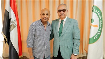 طارق مصطفى: احترم تعاقدي مع البنك الأهلي