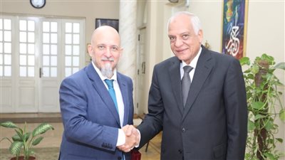 محافظ الجيزة يلتقي بسفير دولة الأرجنتين في مصر