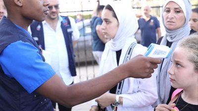 بالصور..مصر تستقبل أول مجموعة من الفلسطينيين المصابين في أحداث غزة