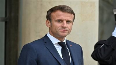 الرئيس الفرنسي يصل إلى أوزبكستان