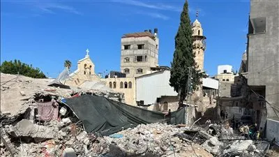 الكنيسة في فلسطين تعمد شعبها خشية من الموت