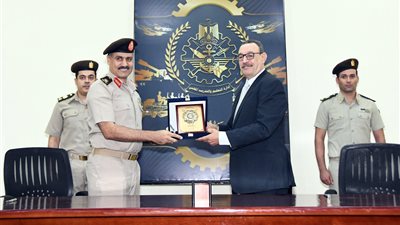 إدارة التعليم والتدريب المهني للقوات المسلحة توقع بروتوكولي تعاون مع جامعة عين شمس ووزارة التجارة والصناعة