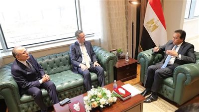 سفير تركيا بالقاهرة ووزير الصحة يبحثان سبل التعاون وإيصال المساعدات الإنسانية لغزة