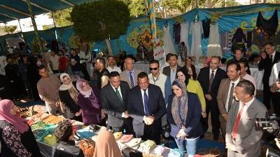 وزير التنمية المحلية يفتتح معرض الدقهلية لمبادرة أيادي مصر للمنتجات اليدوية والتراثية بالمنصورة