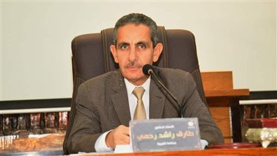 محافظ الغربية يتابع أعمال وضع طبقة السن بشارع الجيش بقطور (صور)