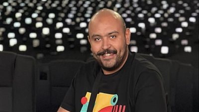 مكمل معاك.. مصطفى بسيط يروج لـ فيلم عصابة الماكس 