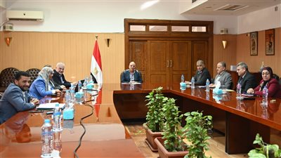 وزير الري يستعرض الدليل الإرشادى لإدارة أملاك الوزارة