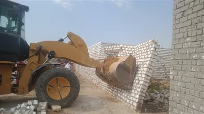 إزالة 63 حالة تعدي علي الأراضي الزراعية في قنا