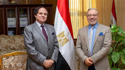 رئيس جامعة طنطا والأمين العام لرابطة الجامعات الإسلامية يبحثان تعزيز التعاون (صور)