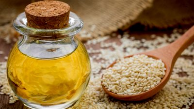 رغم فوائده..احذروا مخاطر زيت السمسم 