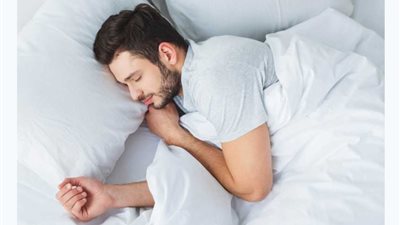 لنوم هادئ كالأطفال.. أطعمه ومشروبات تجنب تناولها ليلًا