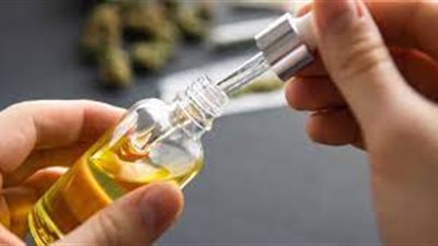 علي عكس الشائع.. أضرار الزيوت الطبيعية على الشعر 