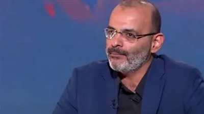 أيمن بهجت قمر: 