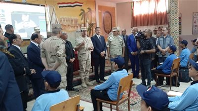 رئيس قوات الدفاع الشعبي ووكيل تعليم الجيزة يشهدان عرضا عسكريا بمدرسة إمبابة الثانوية