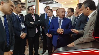 وزير النقل يوجه بتفضيل المنتج المصري بمشروعات الوزارة