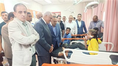 محافظ الجيزة يطمئن على الحالة الصحية لمصابى حادث طريق أبو غالب (صور)