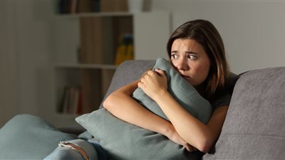 كيفية التغلب على الخوف ليلًا والتخلص من التفكير قبل النوم 