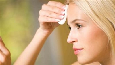 أهمية الفازلين للوجه واليدين وطريقة استخدامه 