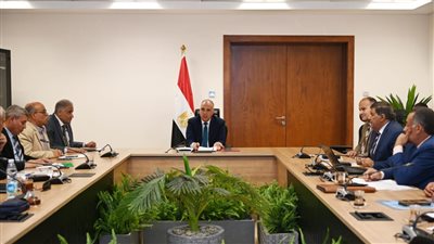 وزير الري يتابع الاستعدادات لفترة موسم الزراعات الشتوية والموقف المائي بالمحافظات
