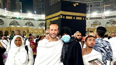 ريهام حجاج تخطف قلوب جمهورها من أمام الكعبة