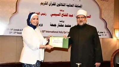 وزير الأوقاف يكرم أوائل مسابقة اعرف قدر نبيك في حفظ القرآن