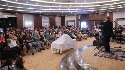 رئيس الطائفة الإنجيلية يشارك شعب كنيسة القاهرة الجديدة العبادة