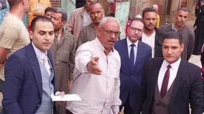 النيابة الإدارية تعاين موقع انهيار عقار بالفيوم