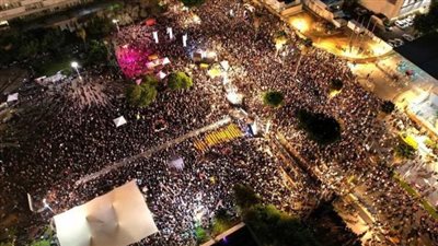 مطالبات باستقالة نتنياهو.. ومظاهرات في تل ابيب للافراج عن الاسرى في غزة