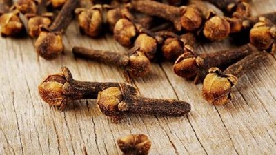 تعرف على فوائد القرنفل للبشرة 
