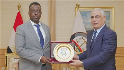 النائب العام يستقبل نظيره الصومالي ووزير العدل لجمهورية الصومال (صور)
