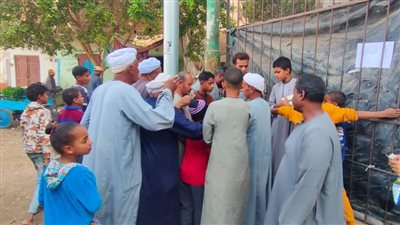 بـ27 جنيهًا.. توزيع سكر بأسعار مخفضة في قرى مراكز دشنا (صور)