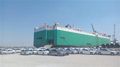 تصدير كلينكر وأسمنت أبيض وتفريغ سيارات بموانئ المنطقة الاقتصادية لقناة السويس