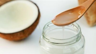 فوائد زيت جوز الهند للشعر والرموش