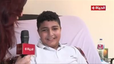 طفل فلسطيني مصاب يتلقى العلاج بمستشفى العريش: رسمت علم مصر والقدس