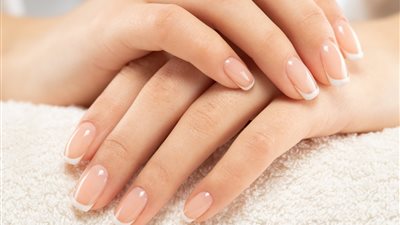 الليمون وبيكربونات الصودا.. نصائح للاعتناء بأظافرك وعلاج اصفرارها