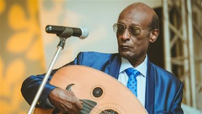 وفاة أيقونة الفن السوداني الموسيقار محمد الأمين بعد صراع مع المرض