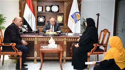 محافظ قنا يستأنف استقبال المواطنين بمكتبه لبحث شكواهم