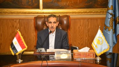 محافظ الغربية يجتمع برؤساء المراكز والمدن والأحياء (صور)