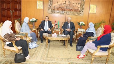 رئيس جامعة المنوفية يستقبل رئيس هيئة ضمان الجودة ونائبه 