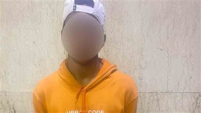  ملابسات فيديو لطالب يقف أمام إحدى المدارس بحلوان وبحوزته 