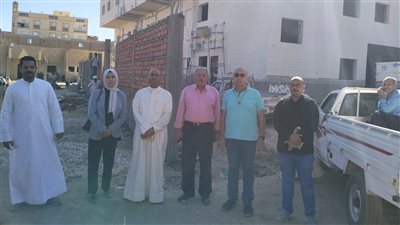تفقد أعمال الإنشاءات بمركز طب الأسرة بالمحروسة في قنا 