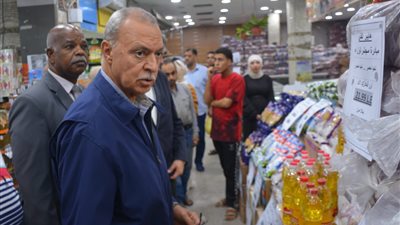 محافظ القليوبية يتابع مبادرة تخفيض السلع بأحياء شرق وغرب شبرا الخيمة