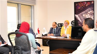 وزيرة البيئة تجرى عددًا من المقابلات الشخصية لمتقدمى وظيفة مراقب بيئى بالمحميات الطبيعية