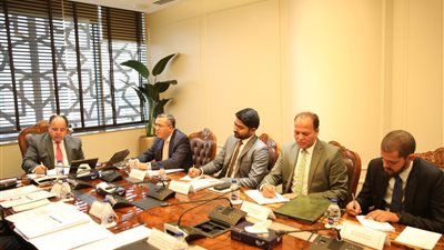 سفير الهند بالقاهرة يبحث مع الحكومة المصرية تشجيع استخدام العملات الوطنية لتسوية المدفوعات