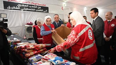 القباج وأبو غزالة تدشنان قافلة المساعدات الإنسانية المقدمة إلى قطاع غزة