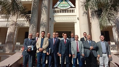 رئيس جامعة بنها يكرم 21 عالما من الجامعة لاختيارهم ضمن قائمة أعلى 2% من علماء العالم